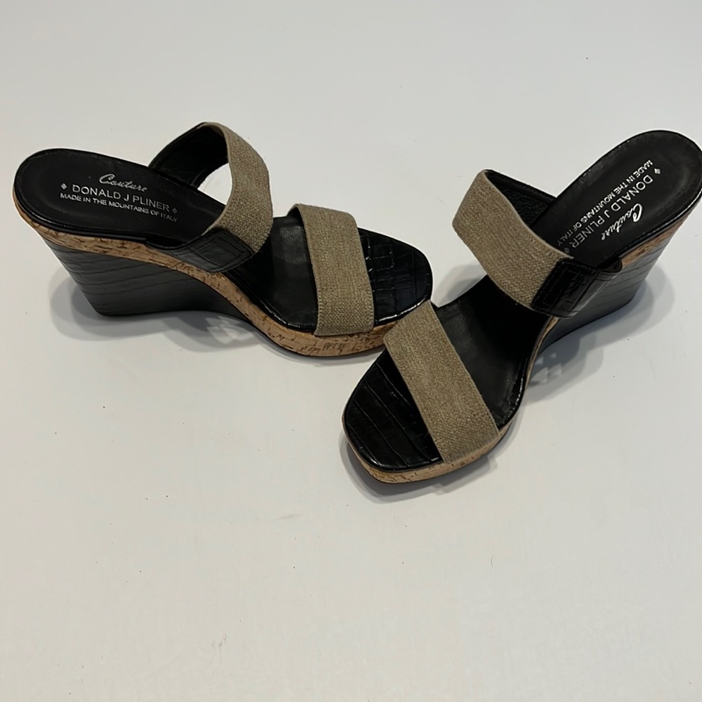 Donald Pliner size 6 wedge
